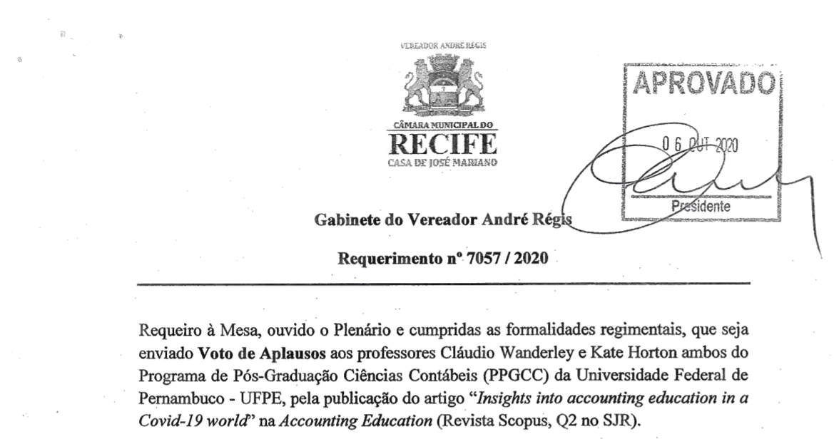 Voto de Aplausos aos professores Cláudio Wanderley e Kate Horton.